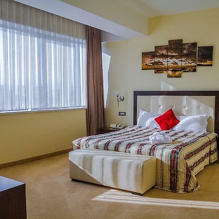 Tcc Grand Plaza Hotel Skopje Esterno foto