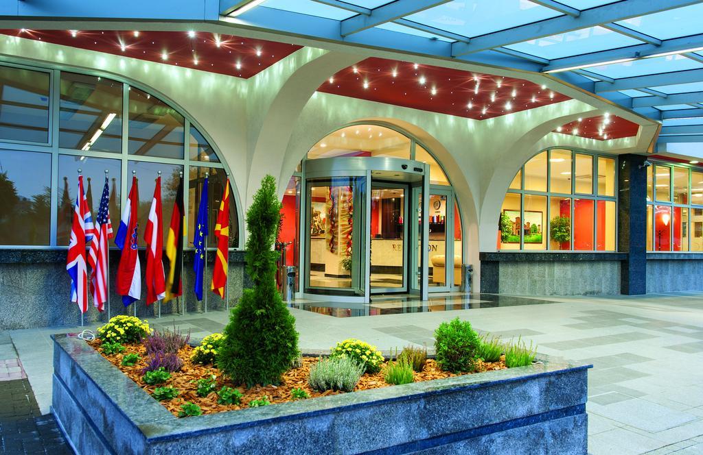 Tcc Grand Plaza Hotel Skopje Esterno foto