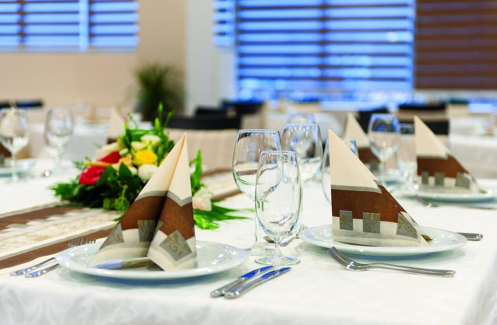 Tcc Grand Plaza Hotel Skopje Esterno foto