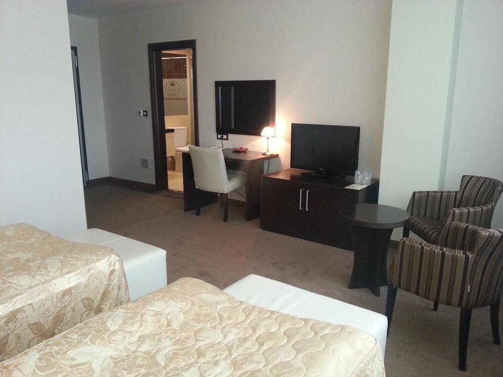 Tcc Grand Plaza Hotel Skopje Esterno foto
