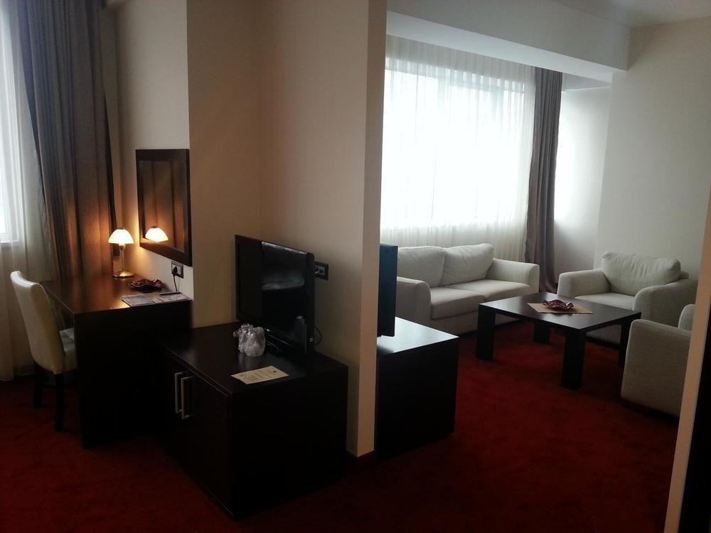 Tcc Grand Plaza Hotel Skopje Esterno foto