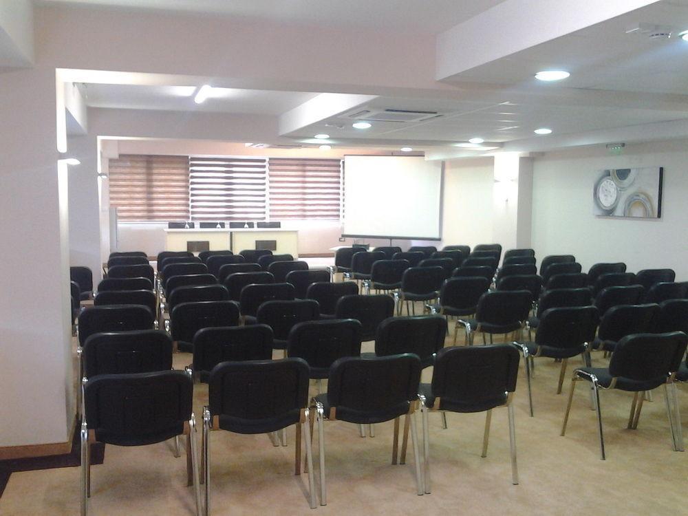 Tcc Grand Plaza Hotel Skopje Esterno foto