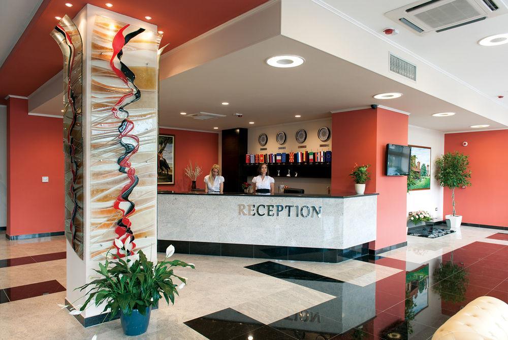 Tcc Grand Plaza Hotel Skopje Esterno foto