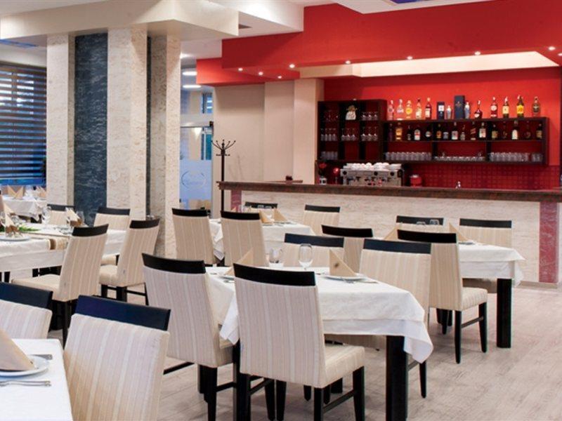 Tcc Grand Plaza Hotel Skopje Esterno foto
