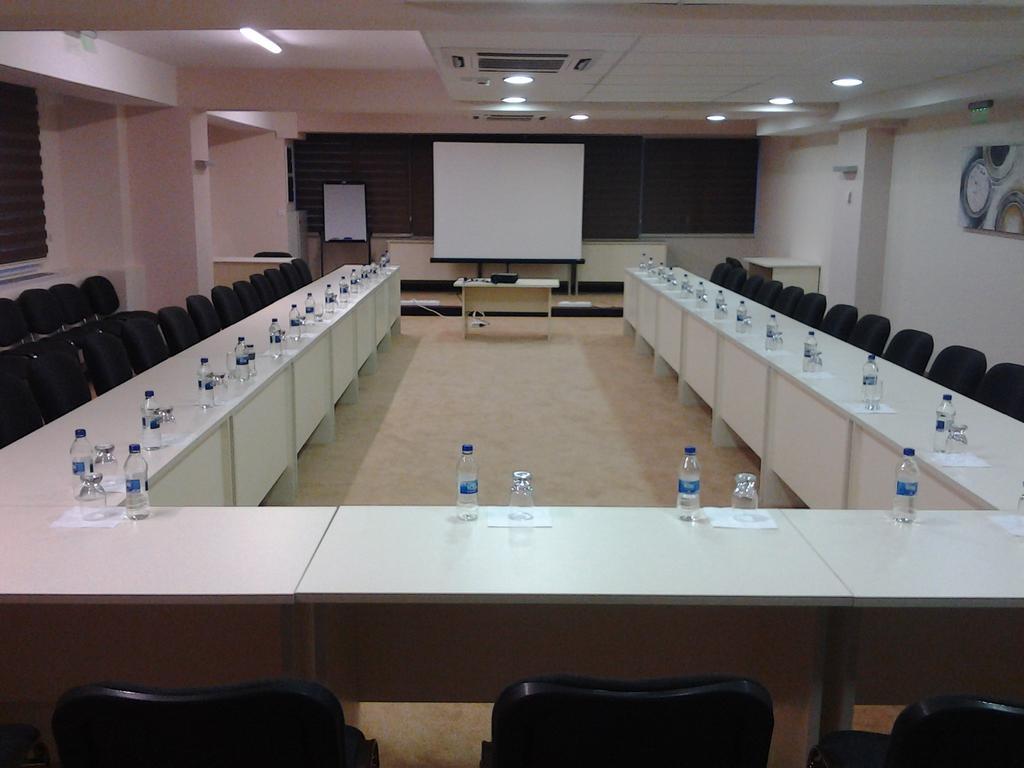 Tcc Grand Plaza Hotel Skopje Esterno foto