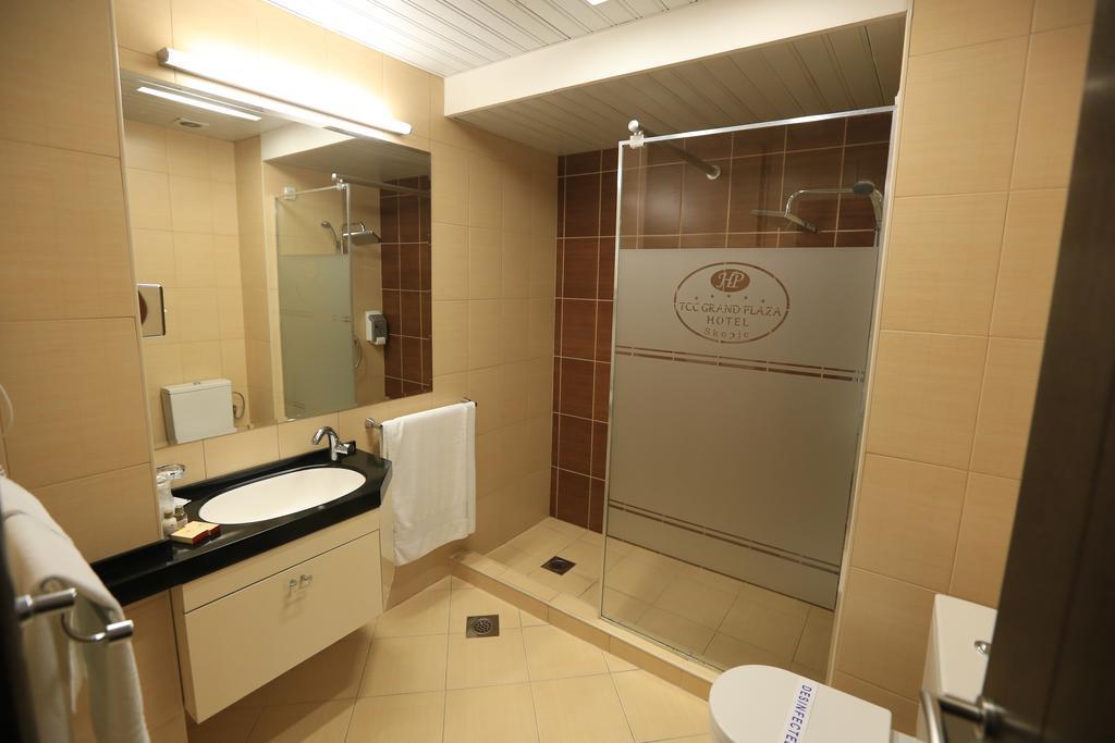 Tcc Grand Plaza Hotel Skopje Esterno foto