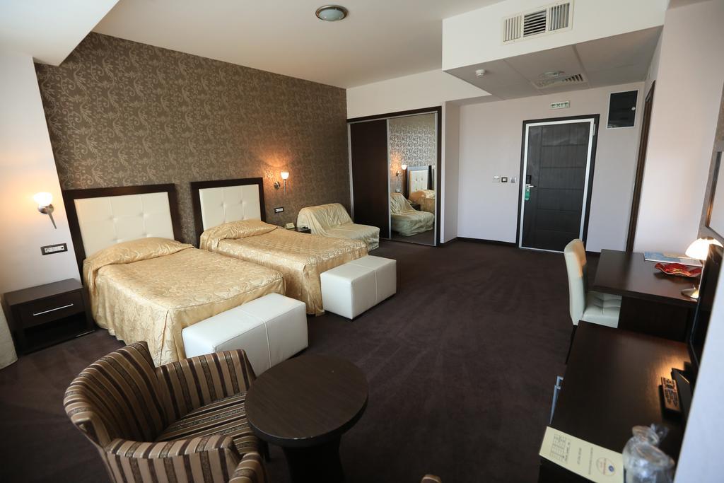 Tcc Grand Plaza Hotel Skopje Esterno foto